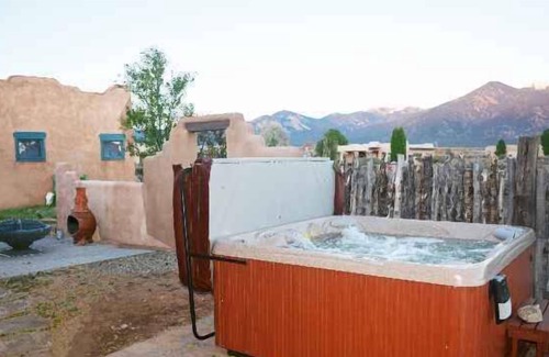 El Prado House | Cantina la Compound - Panoramic Mountain Views Hot Tub - Air Conditioned