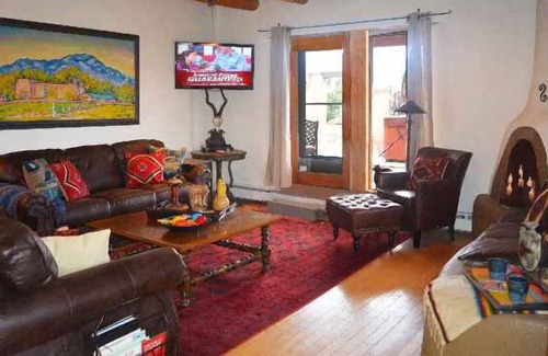 El Prado House | Cantina la Compound - Panoramic Mountain Views Hot Tub - Air Conditioned