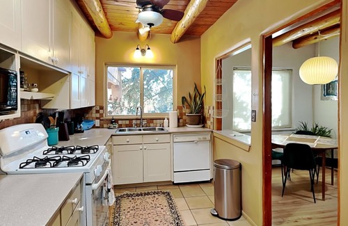 Southside House | Casa Alegre | Electric Fireplace + Hot Tub!