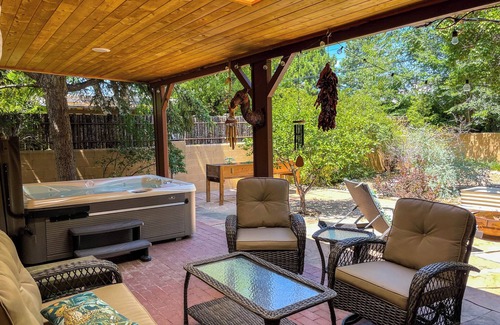 Southside House | Casa Alegre | Electric Fireplace + Hot Tub!