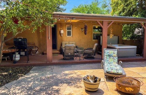 Southside House | Casa Alegre | Electric Fireplace + Hot Tub!