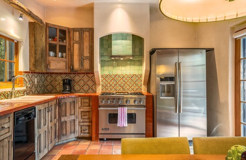 Historic Eastside House | Casa Artista - Right off Canyon Road, Amazing Art
