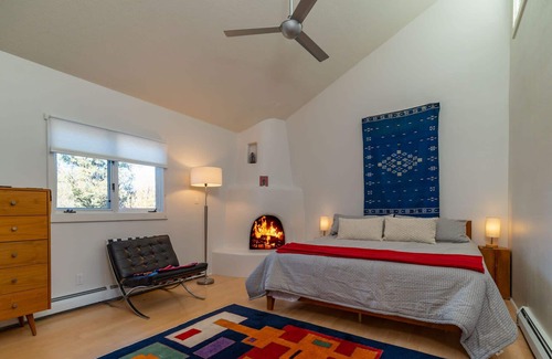 Historic Eastside House | Casa Lejano- Quiet | Deck | 3BR | Near Canyon Rd
