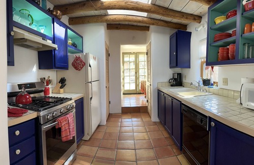 Historic Eastside House | Casa Tres Hombres - Canyon Road Retreat - Wonderful garden/courtyard!