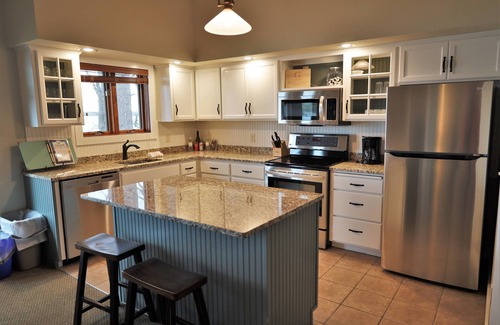 Nisswa Condo | Catch Breathtaking Sunset Views from this Lake Front Condo w/Fire Pit on Gull Lake
