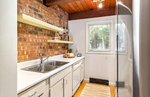 Stowe Area Condo | Central location, beautifully furnished!