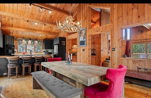 Winhall House | Charming 4-bedroom, 3 bath ski house 8 minutes from Stratton Mountain.