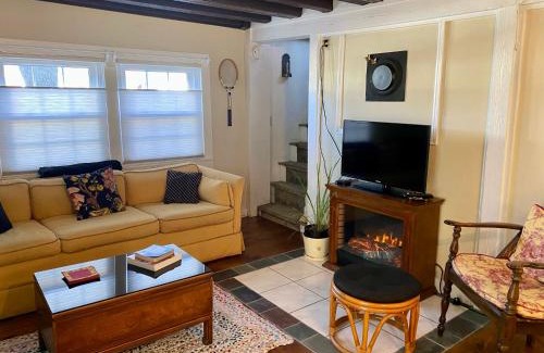 Keene House | Charming 4BR colonial close to downtown