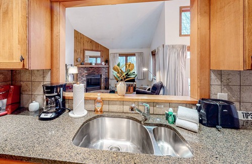 Ludlow Condo | Charming ski-in/ski-out condo with fireplace, washer/dryer, tennis