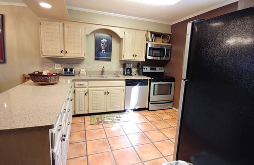 Red River House | CJ Townhouse 22 - Near Fishing Ponds