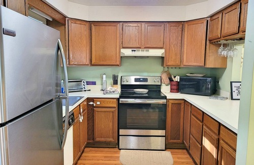 North Woodstock House | Close to shops/dining/town access. Pet-friendly, Wifi, deck. A0040 by LRS