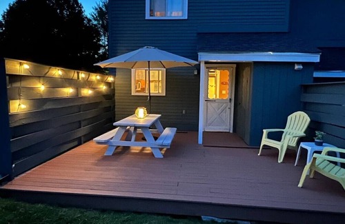 North Woodstock House | Close to shops/dining, river/town, pool access,Wifi & AC, deck. A0004 by LRS