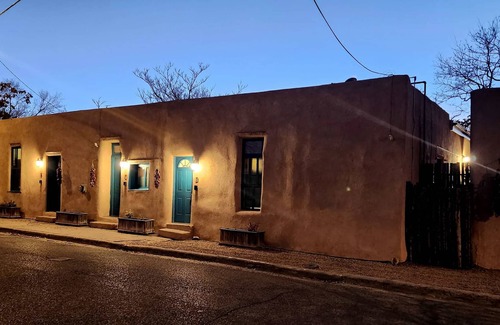 Downtown Santa Fe Apartment | Closson Studio- Stylish | Near Plaza | Queen bed