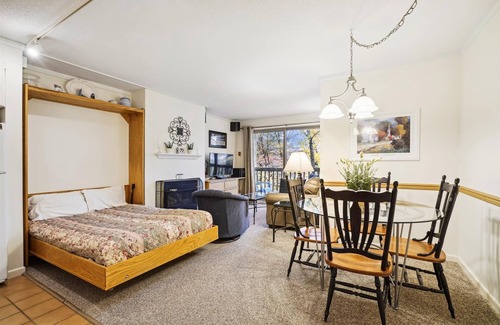 Central Vermont- Killington Condo | Comfortable one bedroom condo. It offers Killington's best value on top of the mountain F5