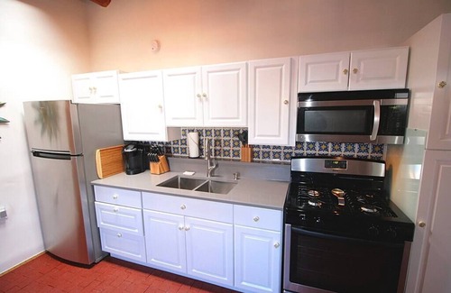 Downtown Santa Fe Apartment | Complejo de Closson- 4 Casitas- Railyard & Plaza
