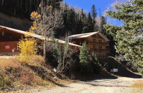 Taos Ski Valley Condo | Condo ∙ 2 bedrooms ∙ 8 guests