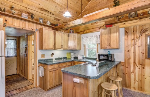 Holcombe Cottage | Cozy 2-Bedroom Lake Holcombe Cottage