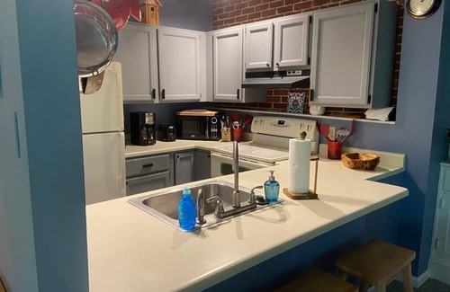 North Woodstock Condo | Cozy Condo in Heart of White Mtns! Near Loon/Cannon/Ice Castles. Walk to Dinner!