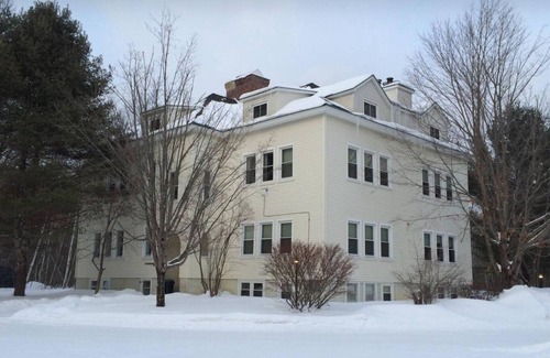 North Woodstock Condo | Cozy Condo in Heart of White Mtns! Near Loon/Cannon/Ice Castles. Walk to Dinner!