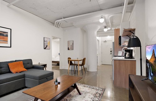 Warehouse District Apartment | CozySuites NLG - Modern 1BR condo #02