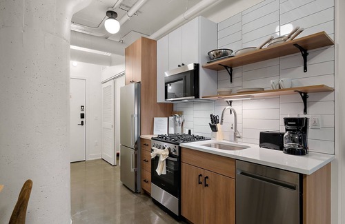 Warehouse District Apartment | CozySuites NLG - Modern 1BR condo #02