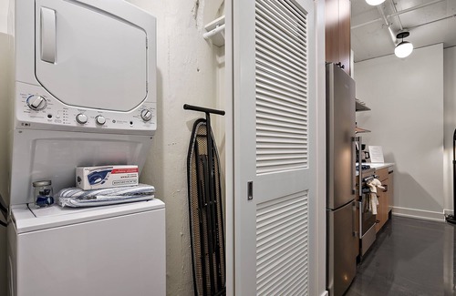 Warehouse District Apartment | CozySuites NLG - Modern 1BR condo #24