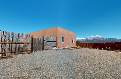 El Prado House | Dog-friendly pueblo on 2 acres with amazing mountain views & kiva fireplace