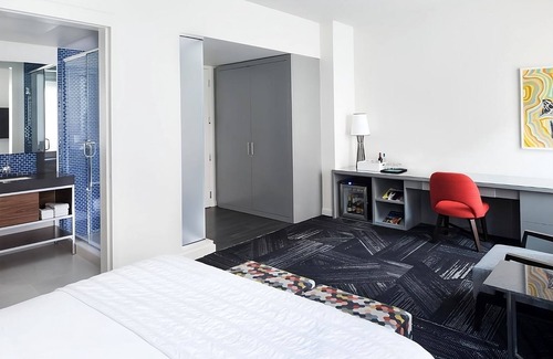 Downtown Minneapolis Hotel | Embrace the Sugar Rush Experience! 3 Relaxing Units, Near Mill City Museum!