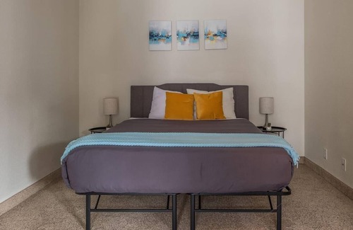 Downtown Minneapolis Apartment | Frontdesk | Simple 1BR Apt near Downtown