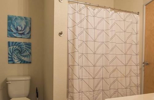 Downtown Minneapolis Apartment | Frontdesk | Simple 1BR Apt near Downtown