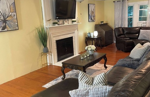 Maple Hill House | Gathering space in the Heart of West Hartford
