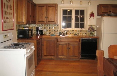 Historic Eastside Apartment | GORGEOUS 1880 ADOBE. 1100 SQUARE FT. 3 BLOCKS TO CANYON RD. WALK TO EVERYTHING.