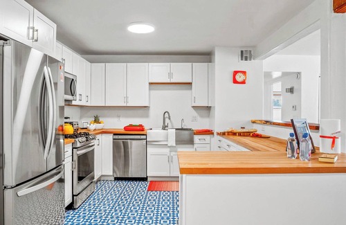 Santa Fe House | Great Living Space Outside and Inside | Private Bedrooms | Close to Downtown