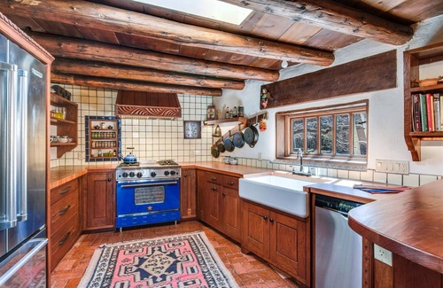 Historic Eastside House | Hacienda Rose - Historic East Side Adobe