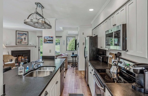 West Hartford Condo | Highland Golf, Walk to Club - Lakeland Village 2D