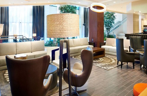 South Loop Hotel | Hilton Minneapolis-St. Paul Airport