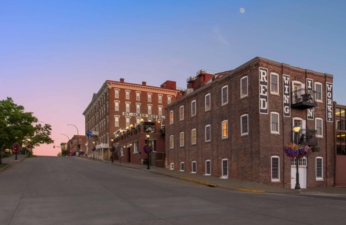 Red Wing House | Historic Red Wing Lux Hotel,Premium Room Close to Dining-Museums-Art & More!