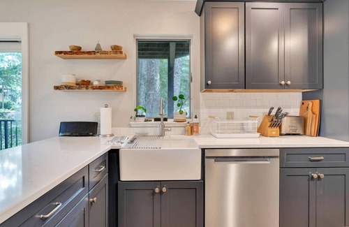 West Hartford Condo | Hot Tub, Sauna, Comm. Pool, Club - Deere Run 6A