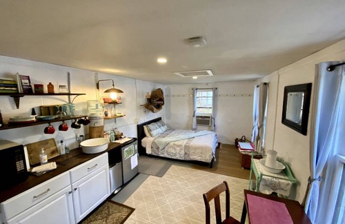 Shepherdstown House | House ∙ 1 bedroom ∙ 2 guests