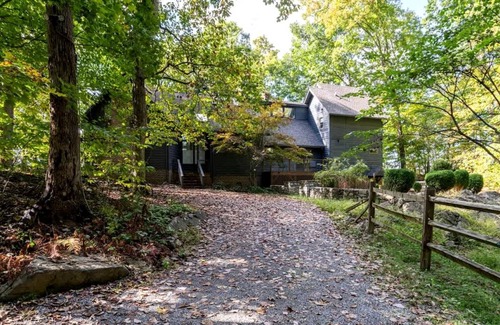 Shepherdstown House | House ∙ 4 bedrooms ∙ 8 guests