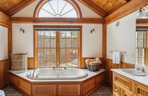 West Hartford House | House ∙ 4 bedrooms ∙ 14 guests