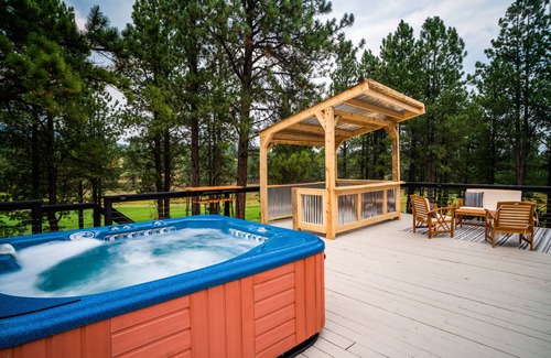 Angel Fire House | Huge Ski House on Golf Course - Hot Tub - Sleeps 16!