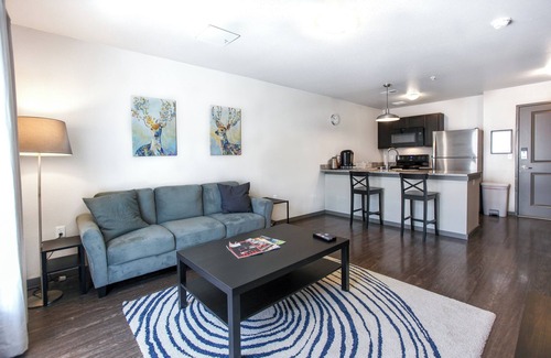 Prospect Park Apartment | Kasa University Avenue Minneapolis