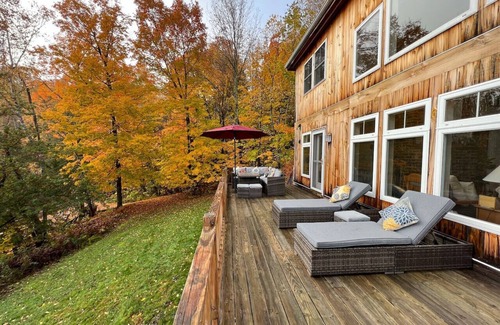 Newport Center Cottage | Lakefront Cabin | Boat Dock-Fireplace-Sunset Views