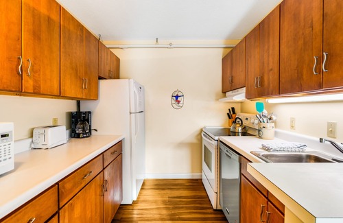 Stowe Area Condo | Lovely mountain home w/shared hot tub & pool, washer/dryer, free WiFi, fireplace