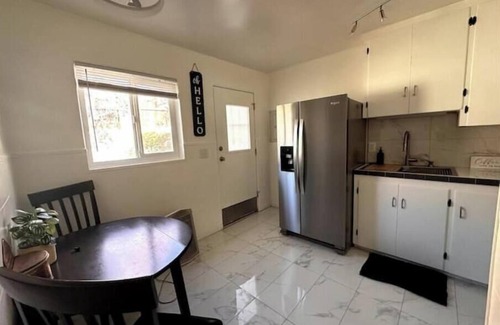 El Prado House | Luxe Nest - Bright & Cozy 1BR in University District, Walk Everywhere!