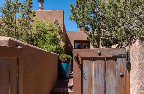 Nambe Pueblo Condo | Millionaires neighborhood,Outdoor Pool, 300 days of sunshine, Santa Fe magical!