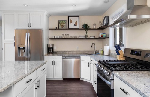 Waitsfield House | Modern Mountain Escape + Studio minutes to town & mountains