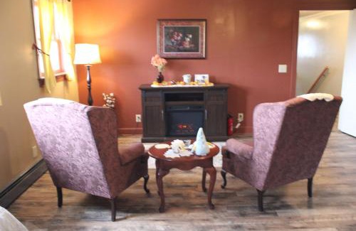 Burks Fork Bed & Breakfast | Moonlight Manor Bed & Breakfast