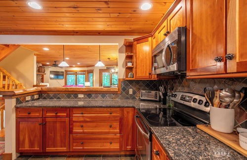 Lake Placid House | Mountain Retreat - walk to Main Street